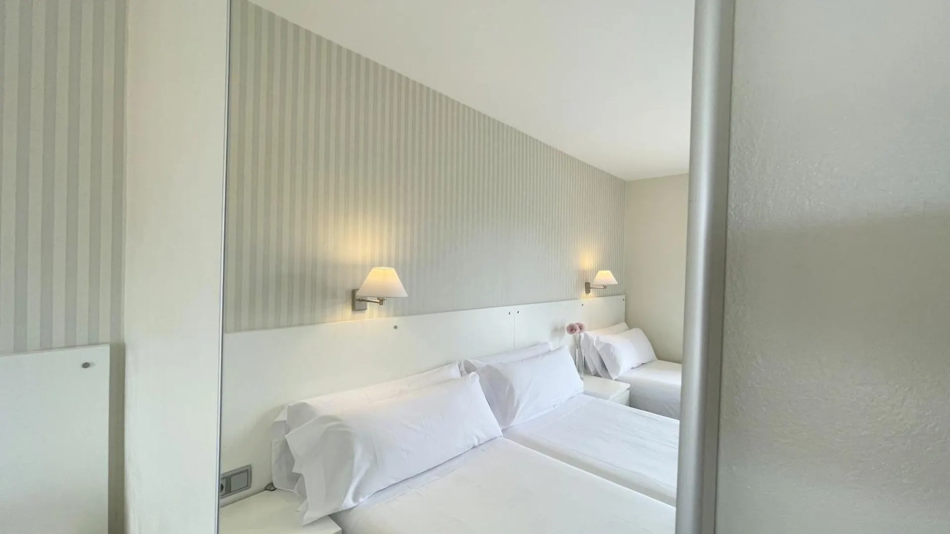 Hotel Turissa Tossa de Mar 2*,